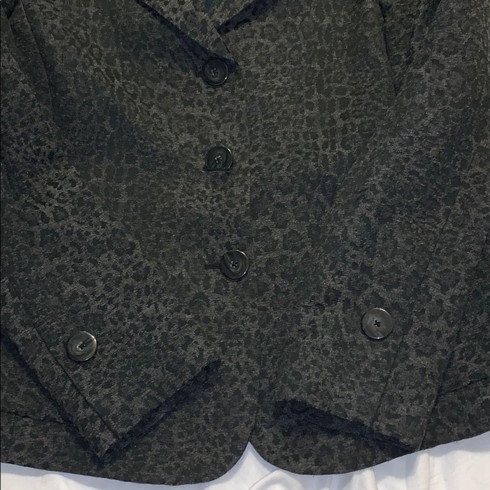 Clothes - Picture 7 of 9